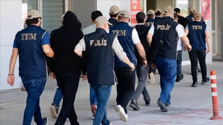 İzmir'in de aralarında olduğu 6 ilde FETÖ operasyonu: 20 şüpheli yakalandı