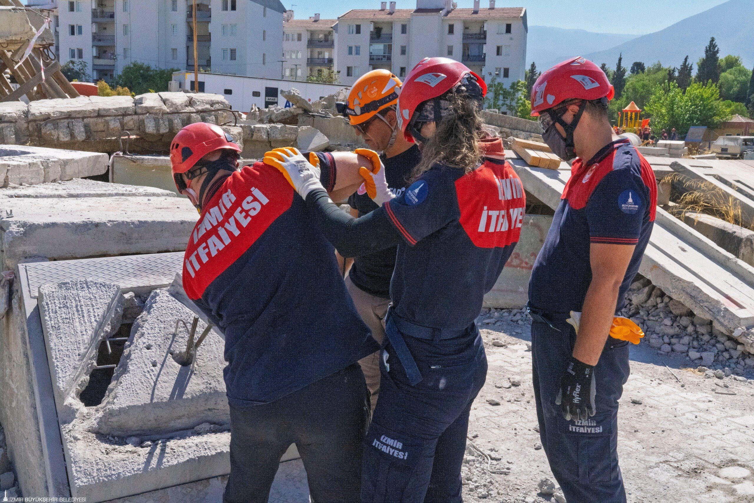 İzmir İtfaiyesi Ağır Arama Kurtarmada Güçleniyor2