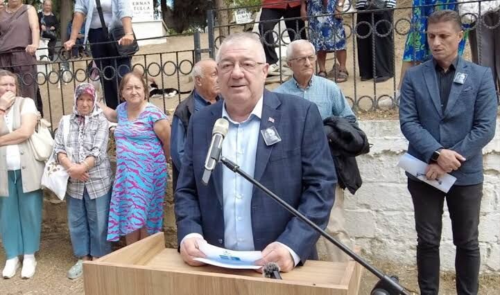 Kabri Başında Anıldı