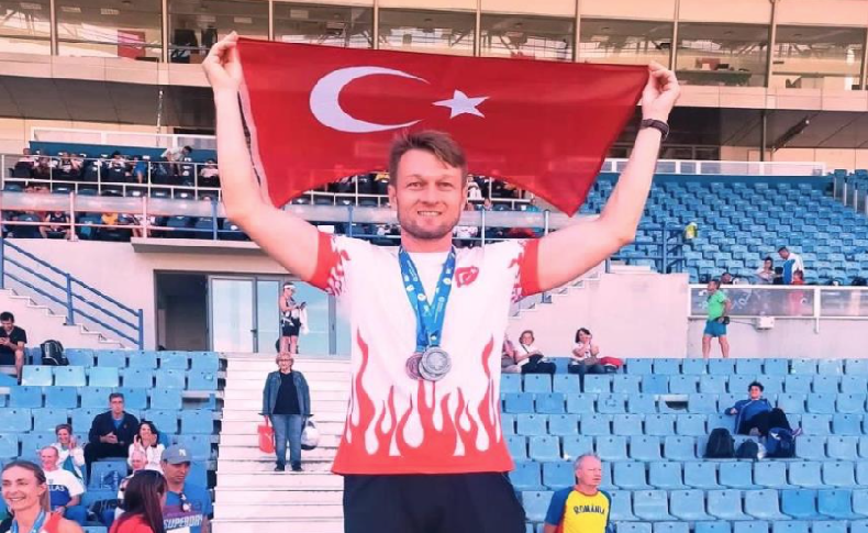 Mesut Öztürk'ten Üç Madalya
