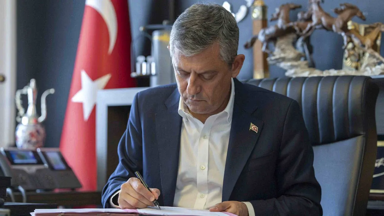 Özgür Özel'den Turgutlu'daki saldırıda yaralanan öğrencilere geçmiş olsun telefonu