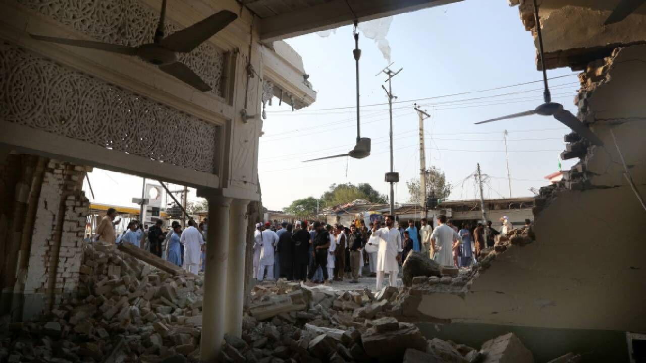 Pakistan'ta cuma namazı sırasında bombalı saldırı: 21 ölü, 80'den fazla yaralı
