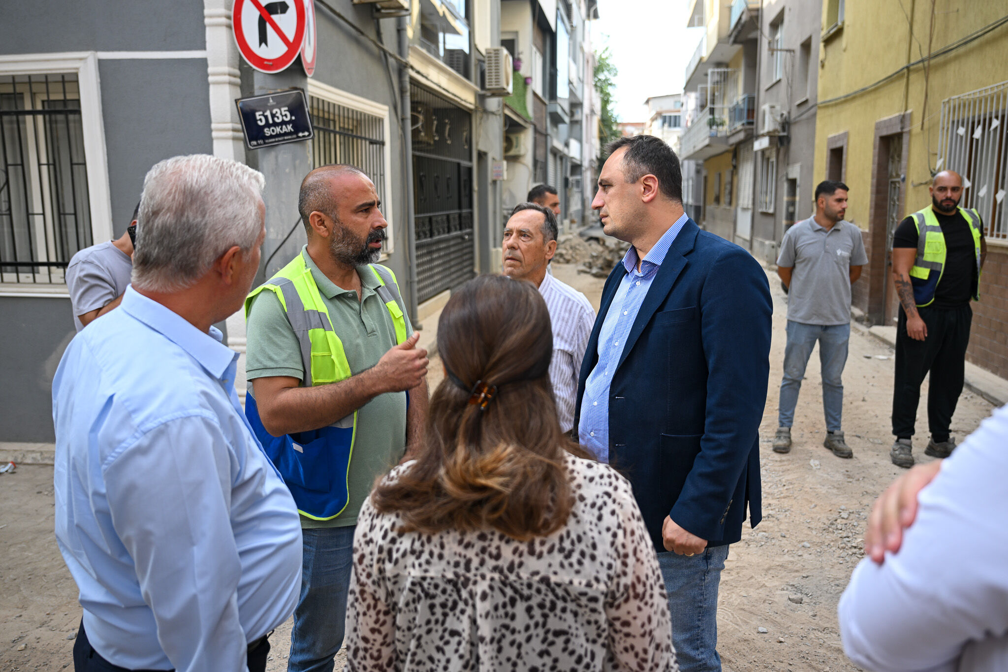 Bornova'da dev asfalt hamlesi: Çamdibi'nde 282 sokak asfaltlanacak