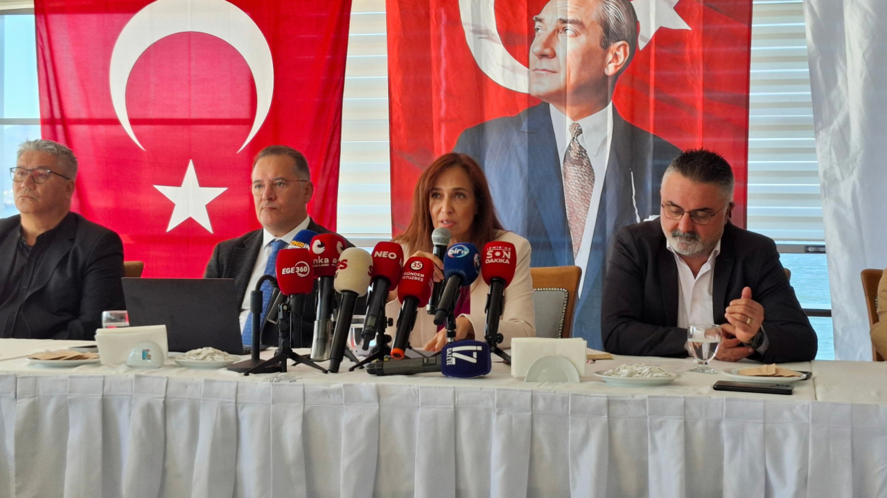 Ünsal’dan “Seçildiğim yerdeyim” mesajı: Karşıyaka’da 20 reklam ünitesi neden söküldü?