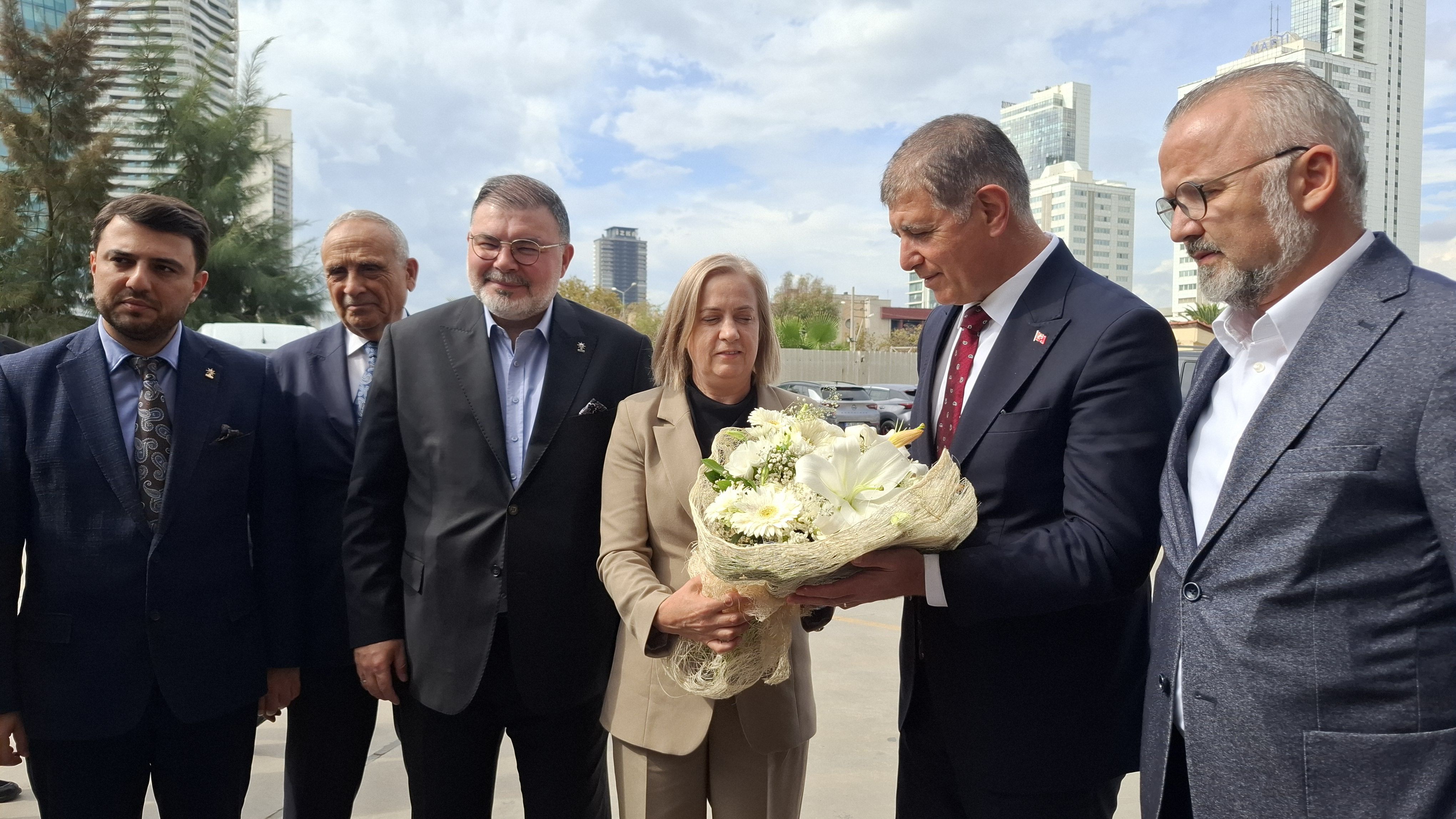 İzmir Büyükşehir Belediye Başkanı Dr. Cemil Tugay’dan AK Parti İzmir İl Başkanlığına iadeiziyaret