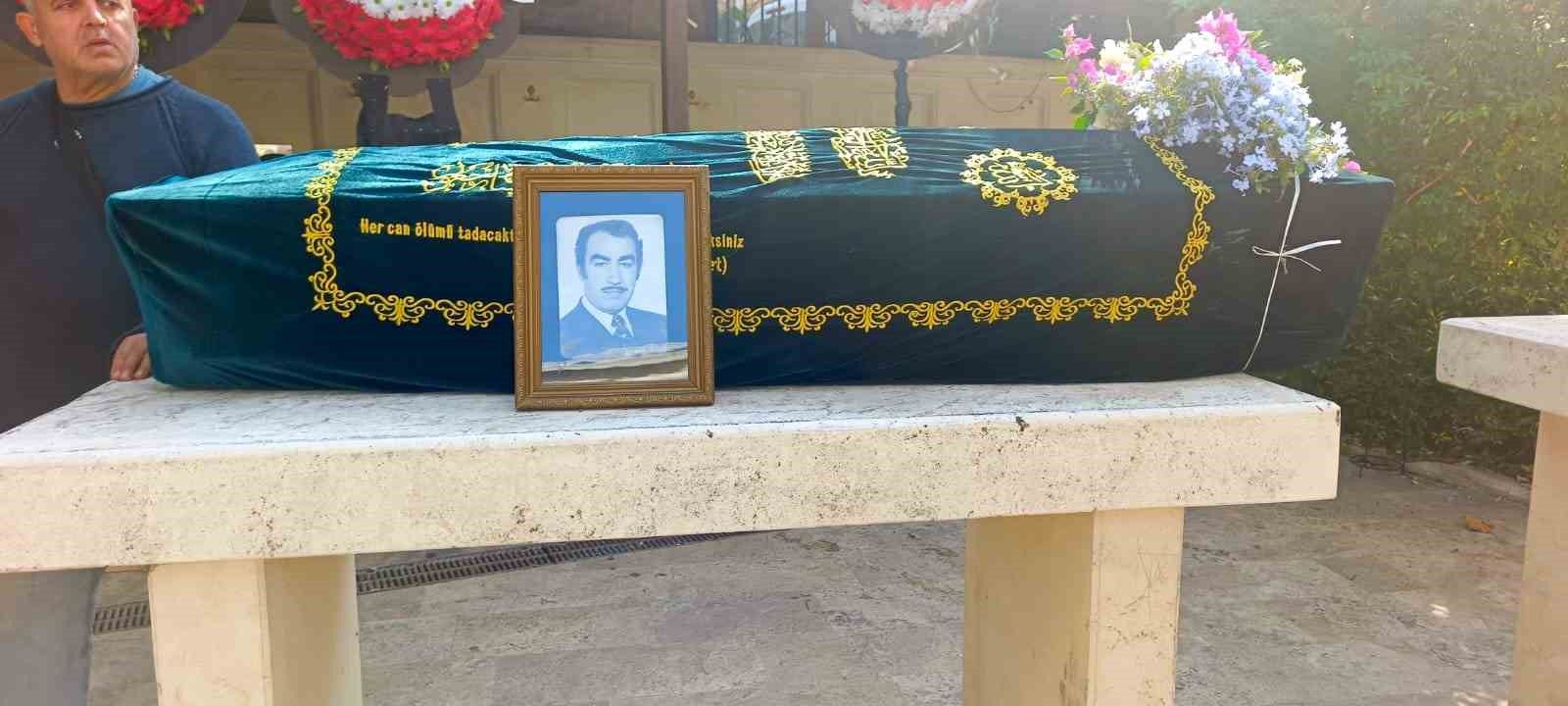 Aliağa’nın Eski Belediye Başkanı Ali Ayhan Bayrak son yolculuğuna uğurlandı