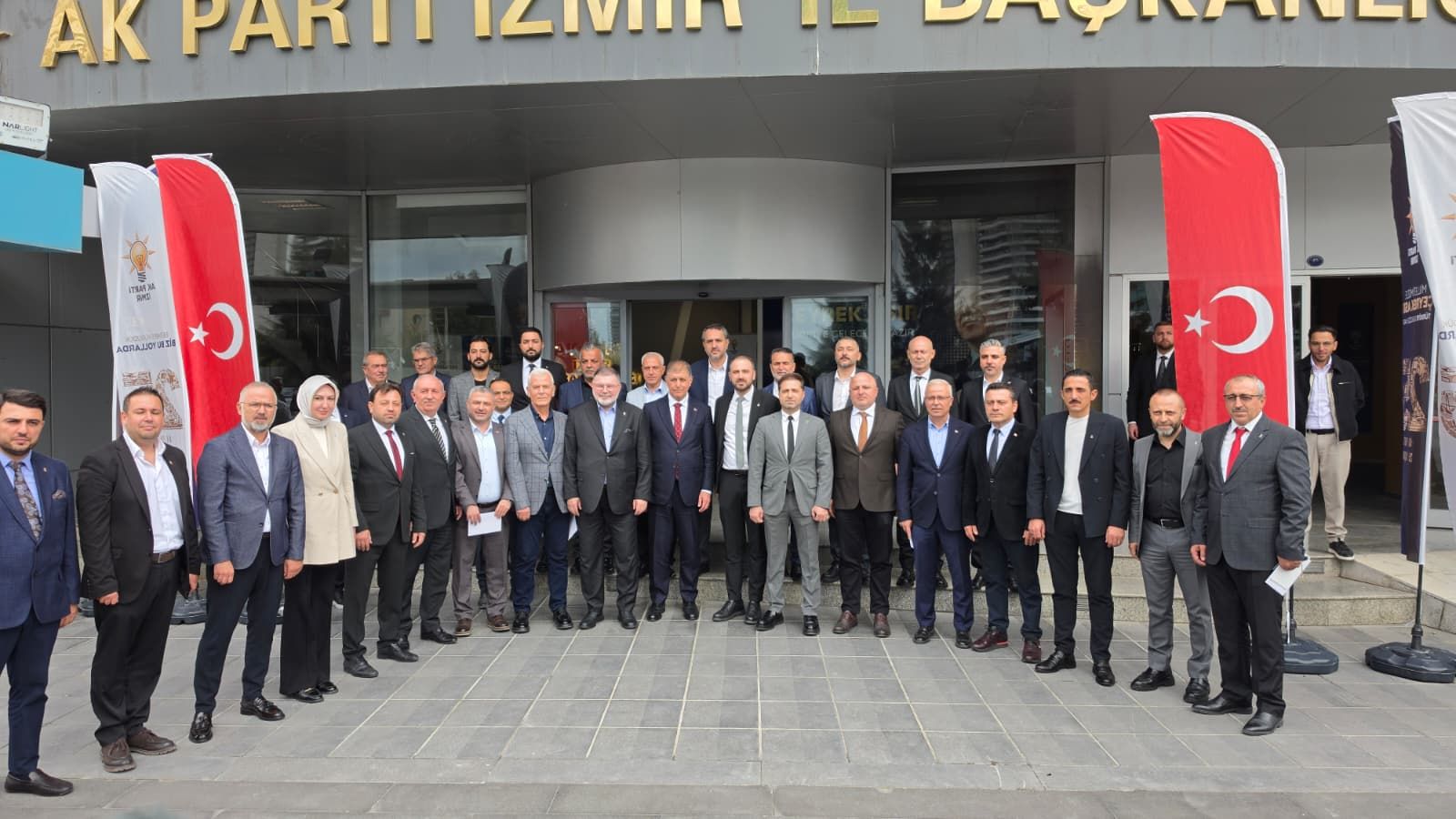 Cemil Tugay AK Parti İzmir İl Başkanlığı’nda: İzmir için omuz omuza çalışma vakti