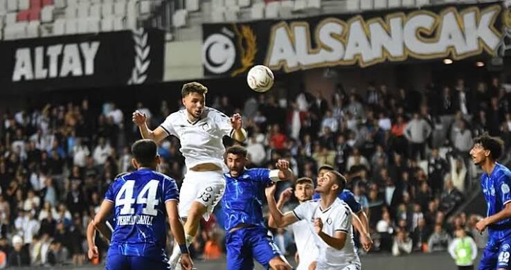 Altay son sözü uzatmalarda söyledi! Uşakspor’u 90+4’te yıktı