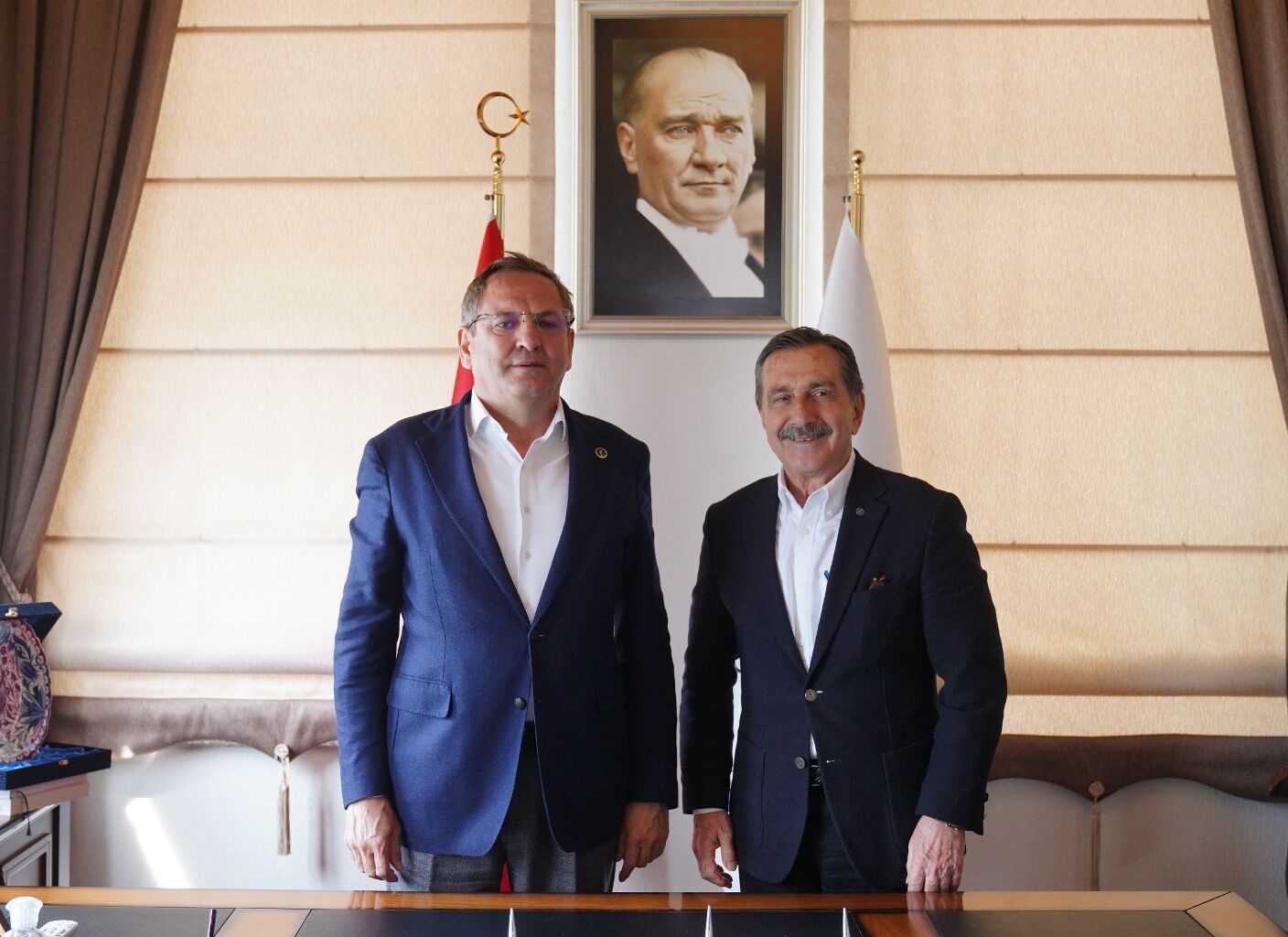 Ayvalık Belediye Başkanı Mesut Ergin Ve Tepebaşı Belediye Başkanı Ahmet Ataç, Tüm Belediyelere Örnek Olacak Bir Iş Birliğine Imza Attılar.-1