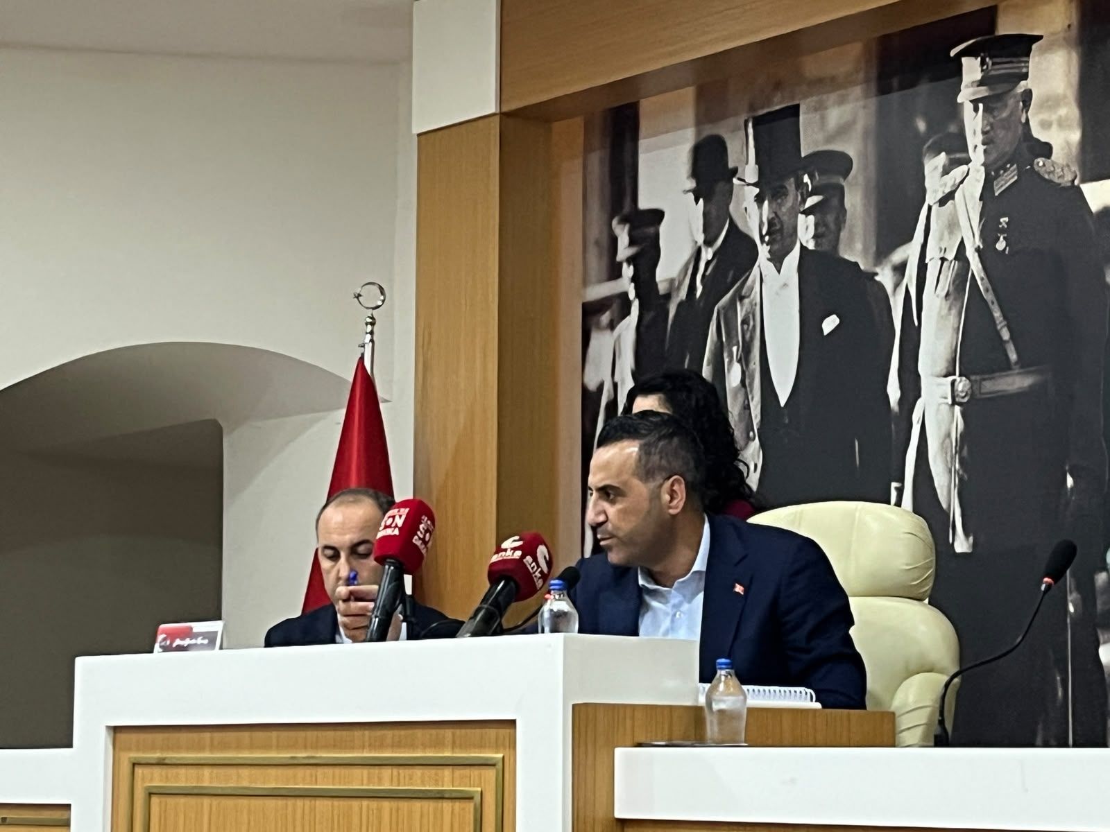 Çiğli Belediyesi meclis toplantısı çoğunluk sağlanamadığı için ertelendi