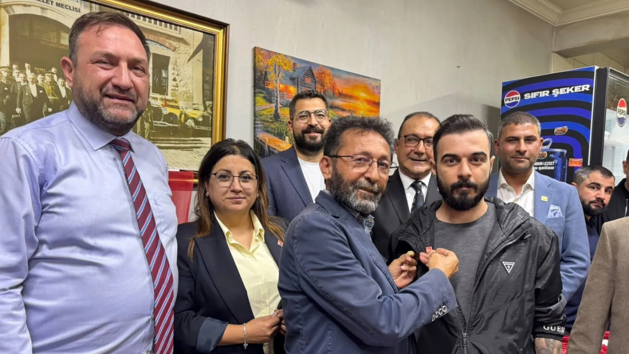 İzmir’de CHP’ye yeni katılım: Bayraklı’da 57 kişi partiye geçti