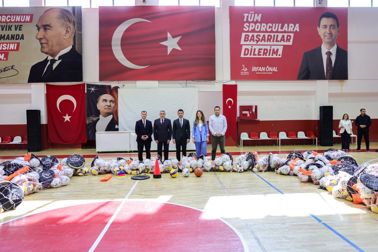 Bayraklı’da 51 Okula 1,5 Milyon Tl’lik Spor Desteği (3)