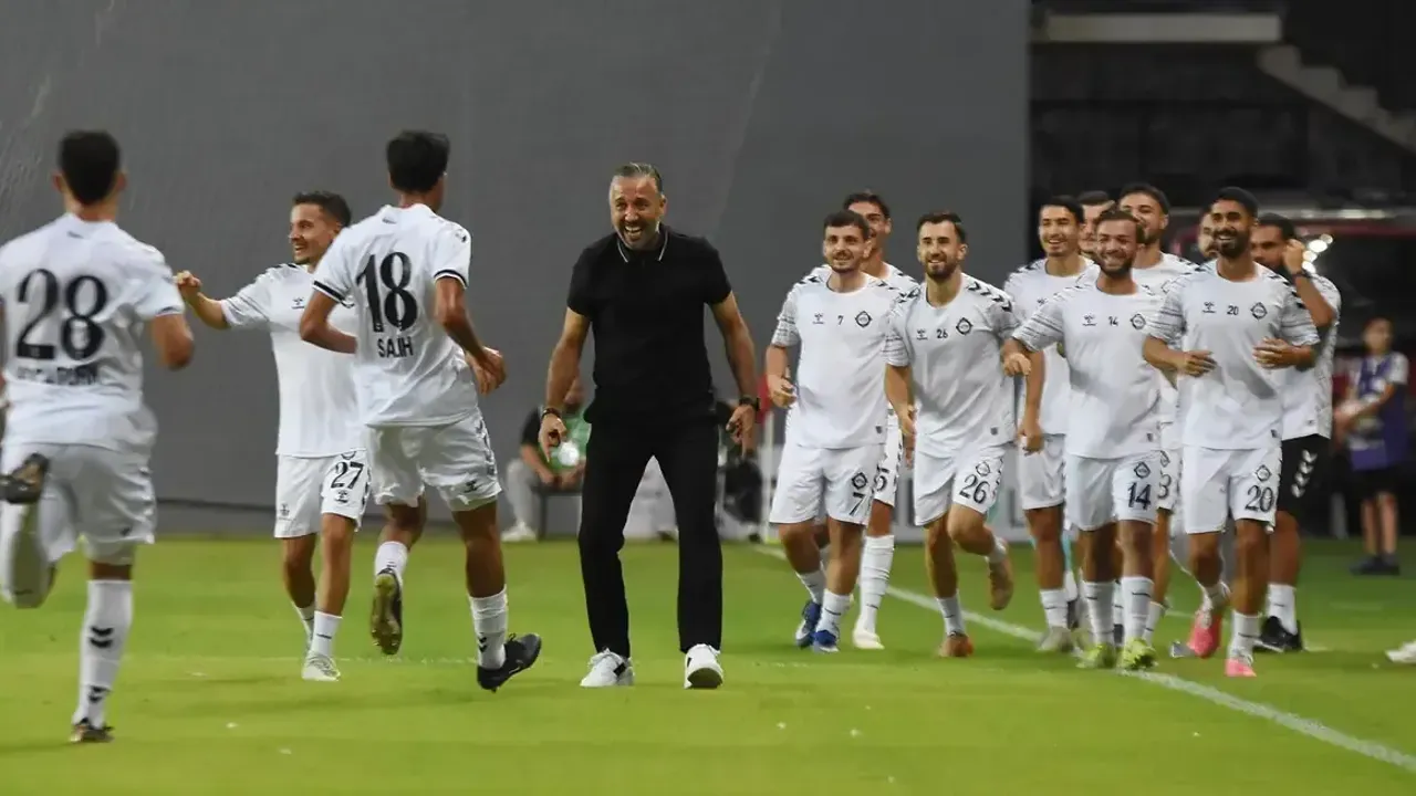 Buyuk Altay Sk Somada Balikesirspor Virajinda 1794722176