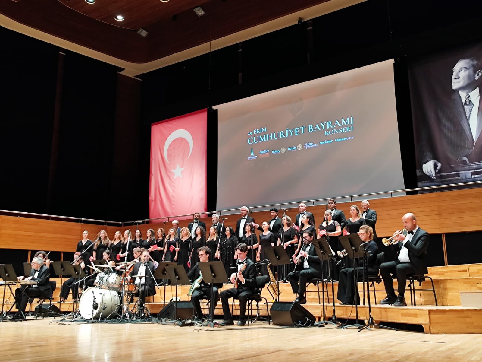 Cumhuriyet Coşkusu İzmir'de Olten Band Ile Yankılandı Foto (5)