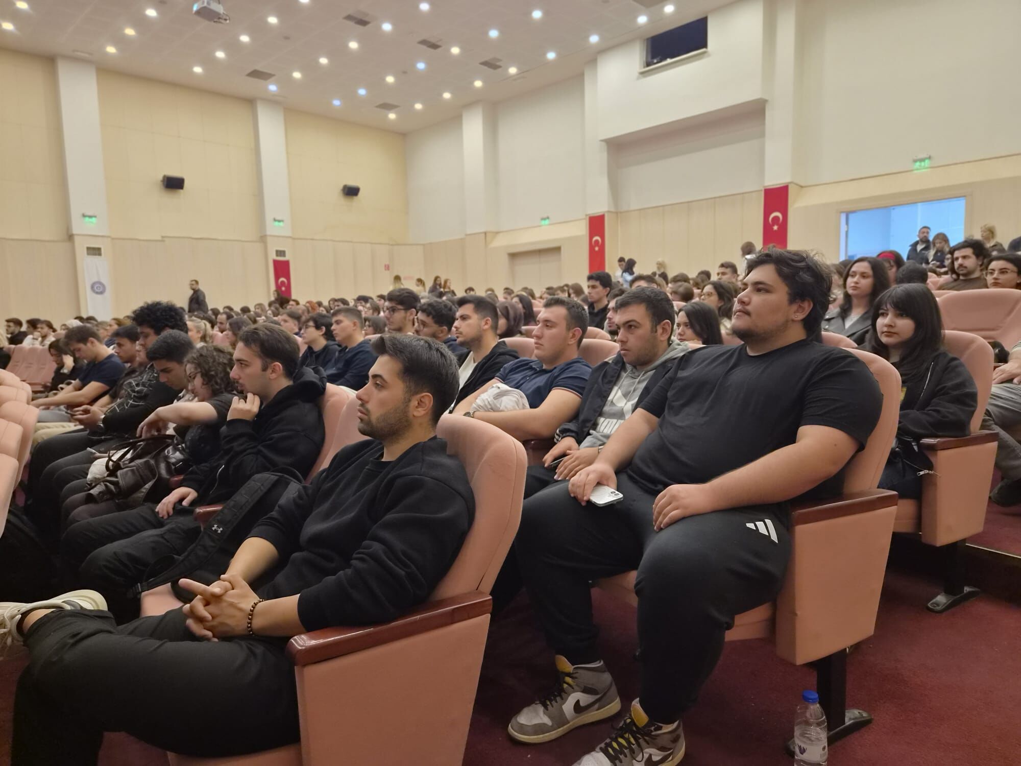 ++Eü’de “Cop31 Türkiye Gönüllülük Programı” Gençlerle Buluştu (7)