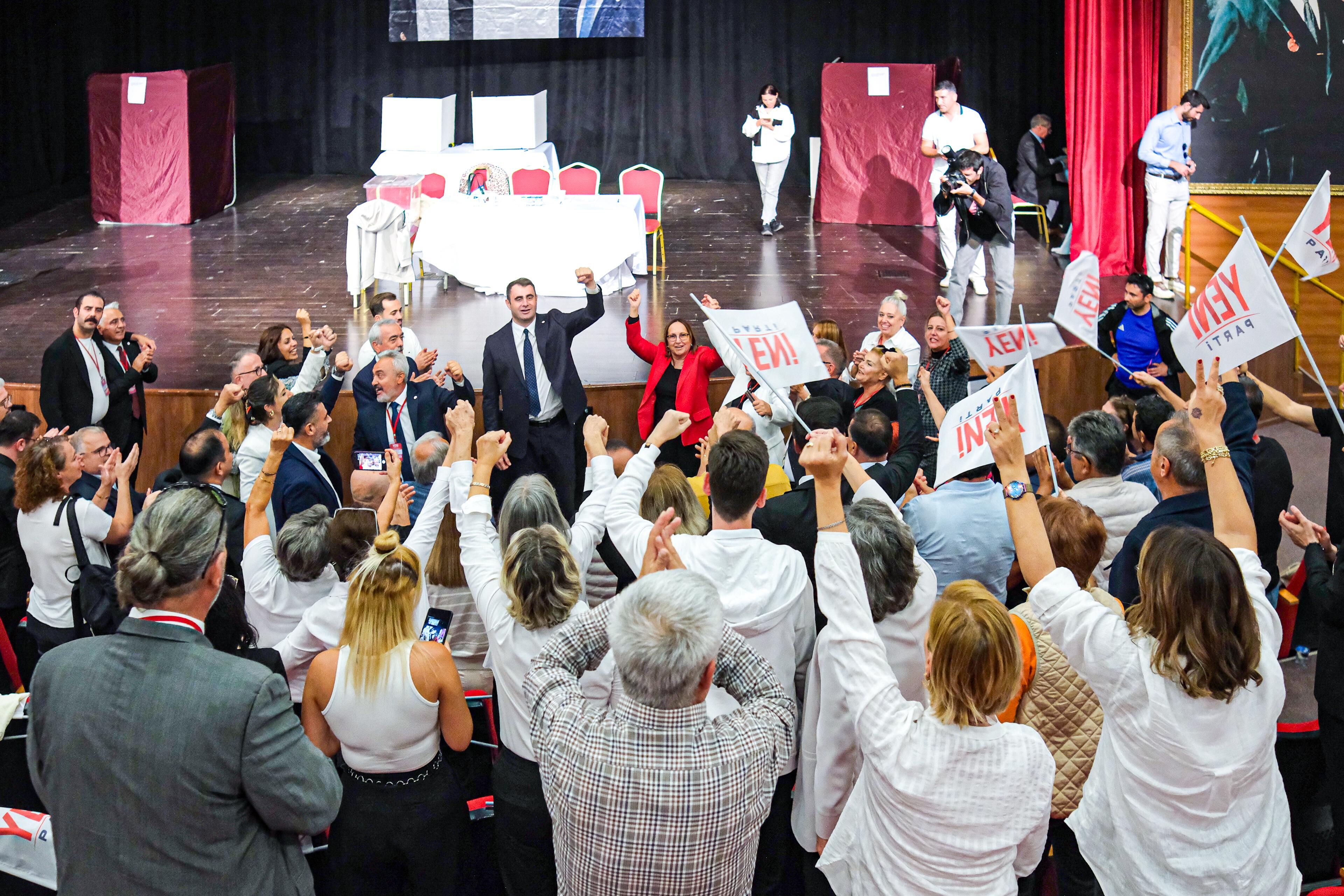 YENİ Parti İzmir’de kongre hareketliliği: Çağatay Güç 6 ilçede sandık başına gitti