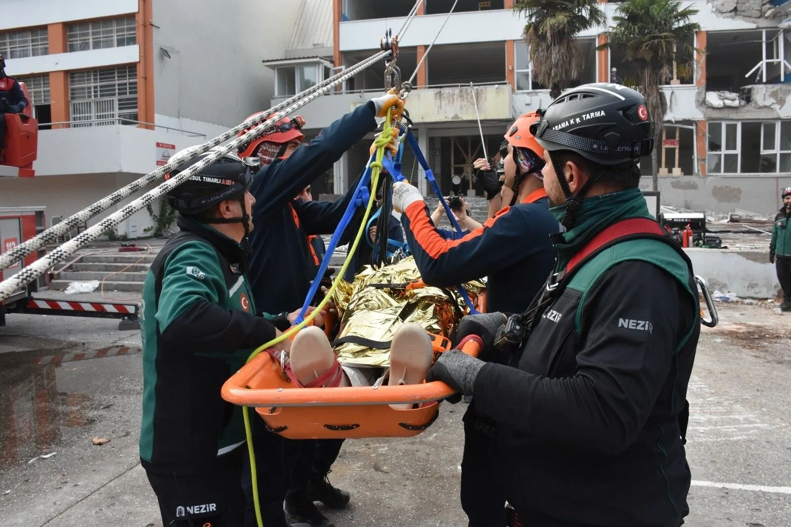 Izmirde 2 Bin 198 Personelin Katilimiyla Deprem Tatbikati 4 (1)