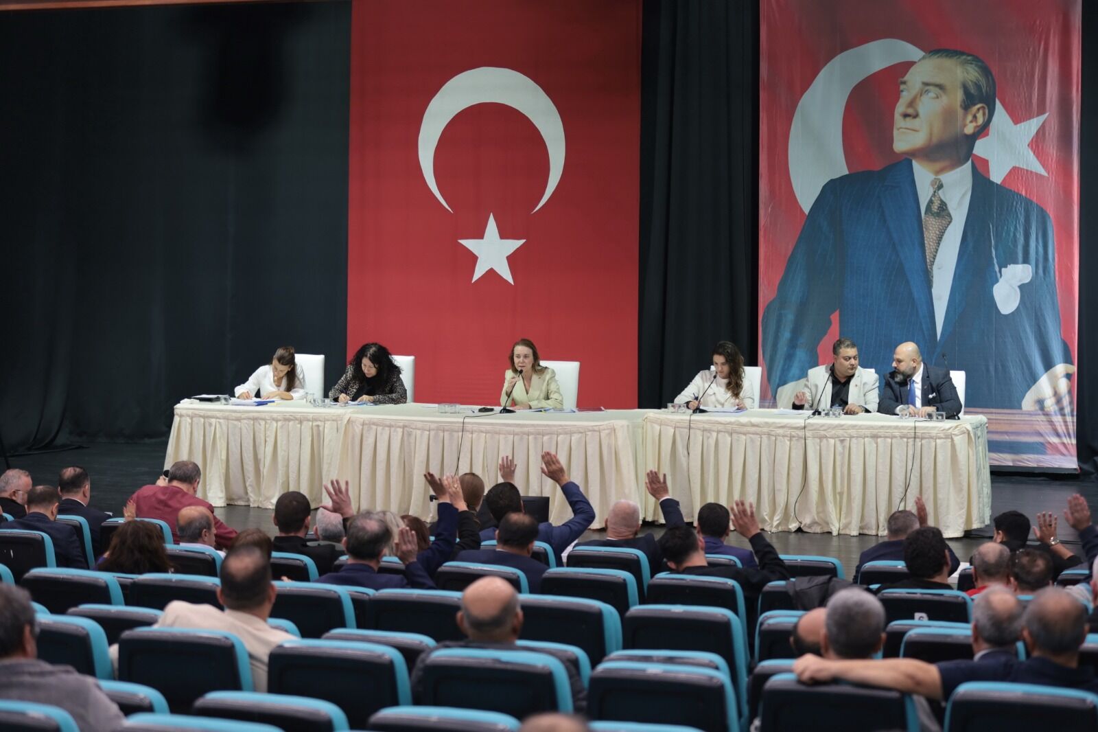 Konak Meclisi'nde tarihi karar: 113 mahalle 57'ye düşürüldü