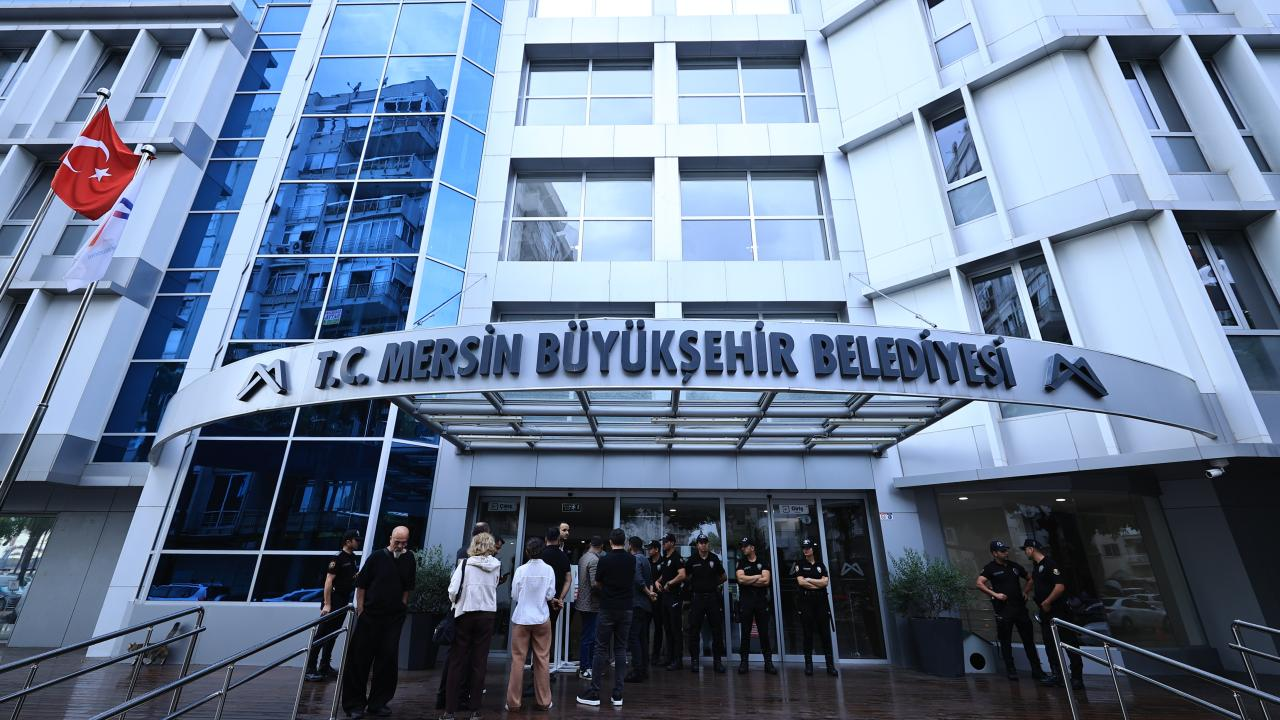 Mersin Büyükşehir Belediye Başkanı Vahap Seçer dahil 59 kişi adliyeye sevk edildi