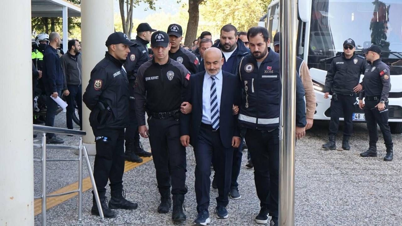 Milas Belediyesi soruşturması büyüyor: Başkan ve oğlu dahil 20 kişi adliyeye sevk edildi