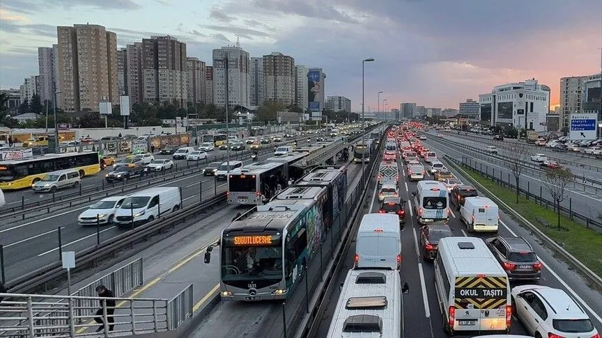 İstanbul’da trafik yoğunluğu yüzde 83’e yükseldi