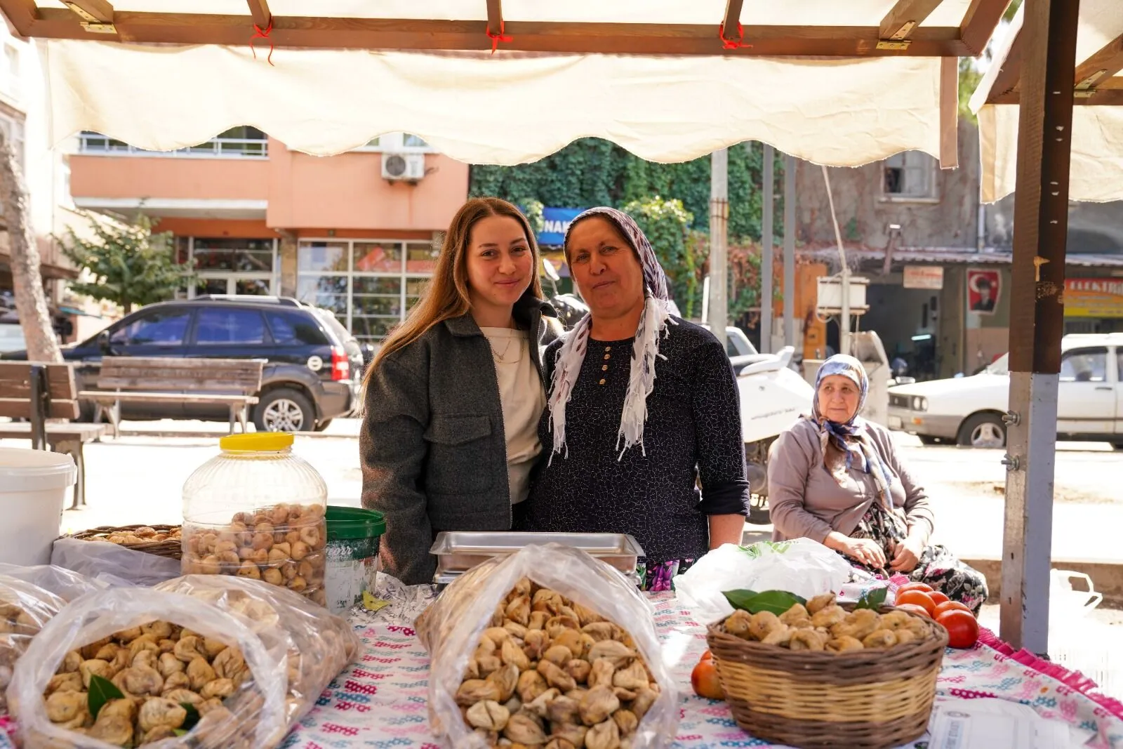 Tirenin Incir Ve Cevizi Festivalde Bulustu 3