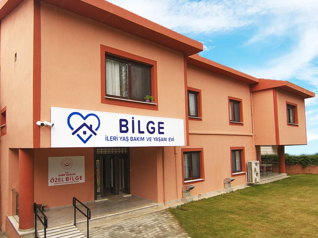 Bornova’da ileri yaştaki bireyler için sıcak ve güvenli yaşam alanı